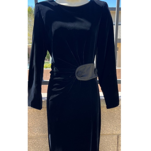 VALENTINO Vintage Black Backless Velvet Gown - Picture 7 of 8